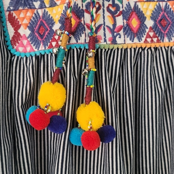 Multi-colored embroidered boho top - Picture 4 of 5